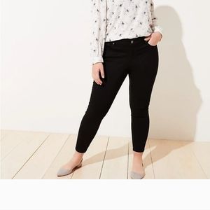NEW Loft Size 26W Black Skinny Jeans